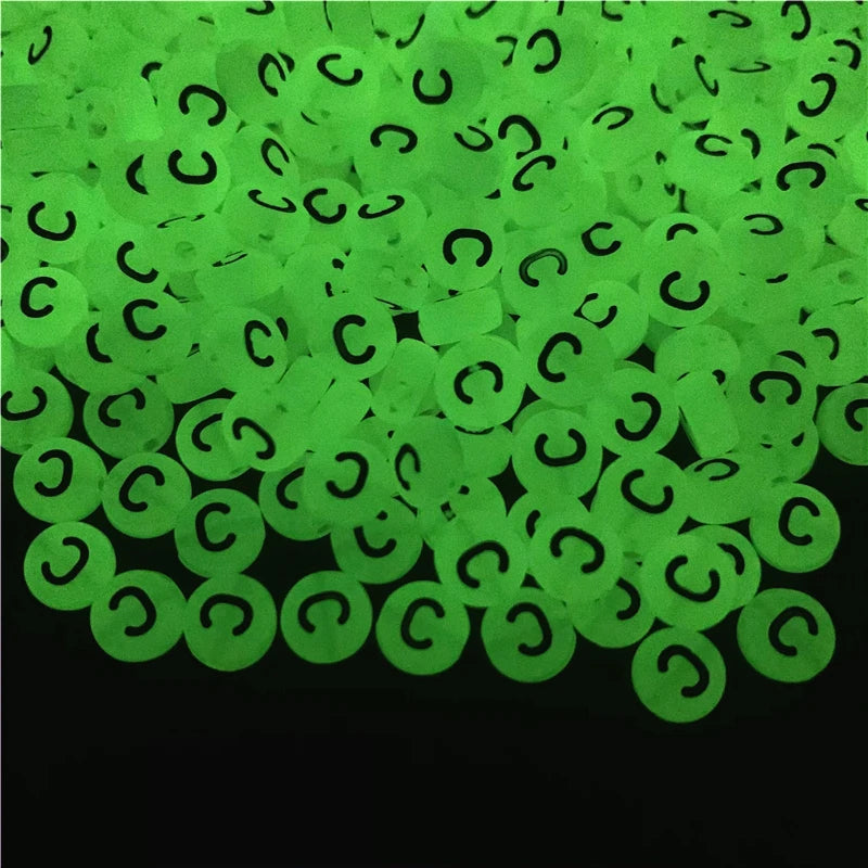 100 Piezas de Perlas Luminiscentes de 7mm - Letras del Alfabeto en Forma Ovalada para Joyería DIY, Pulseras y Collares