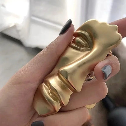 Broche Clásico de Acrílico y Aleación de Zinc para Mujer - Accesorio de Moda con Tema de Belleza