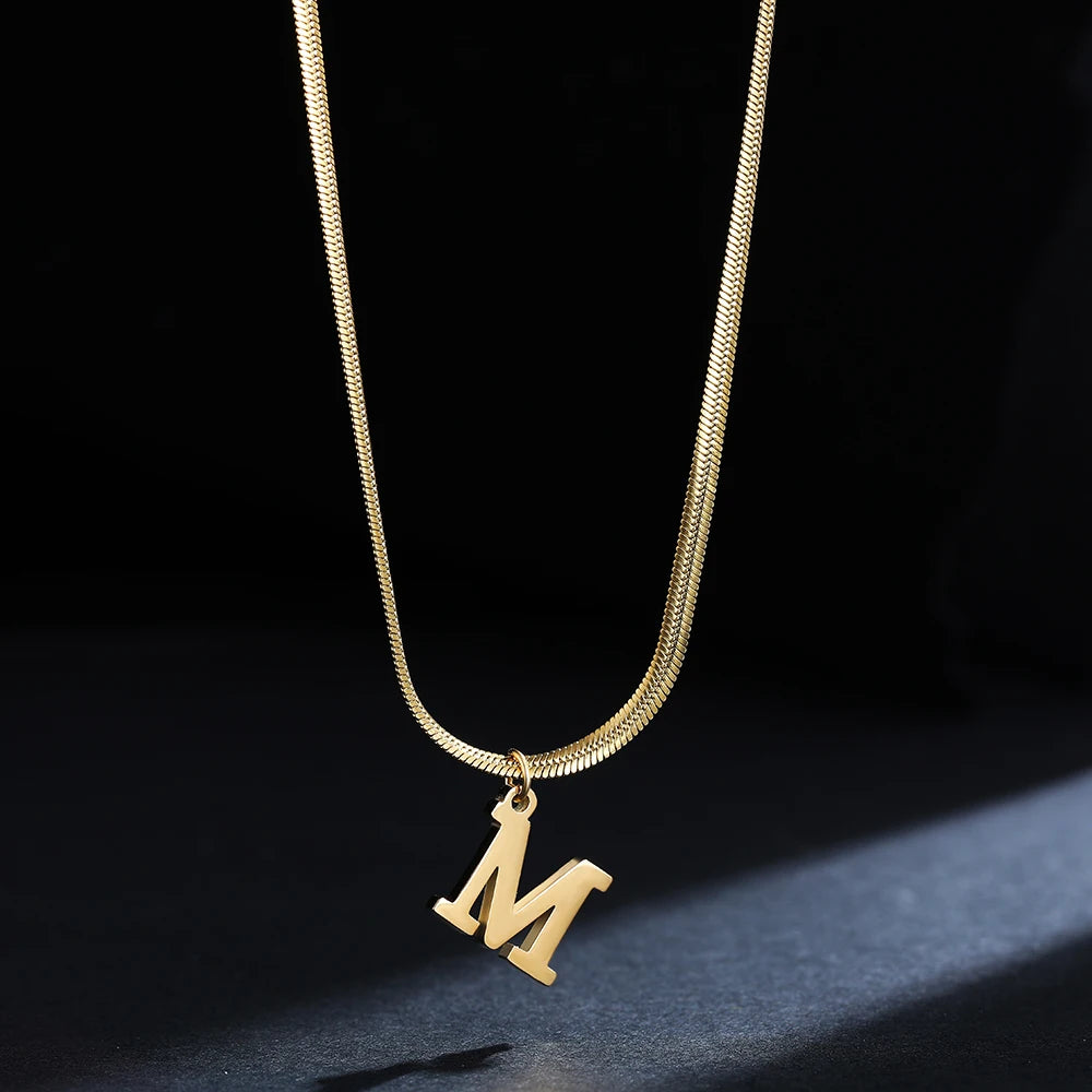 Collar con colgante de acero inoxidable chapado en oro del alfabeto de A-Z para mujer, cadena de serpiente con letra inicial, collares de clavícula, joyería para el cuello
