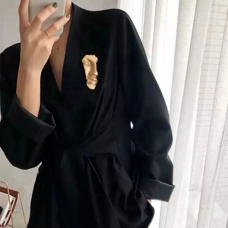 Broche Clásico de Acrílico y Aleación de Zinc para Mujer - Accesorio de Moda con Tema de Belleza