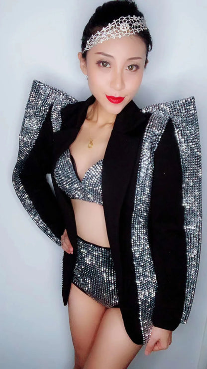 Conjunto de Tres Piezas con Diamantes de Imitación Plateados para Mujer - Brillante Traje para Cantantes y Bailarinas