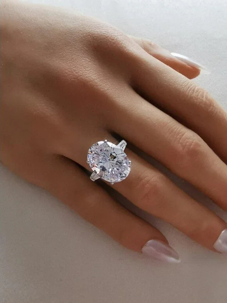 Anillo Ovalado de Diamantes de Laboratorio en Plata de Ley 925 - Joyería de Lujo para Compromiso y Boda