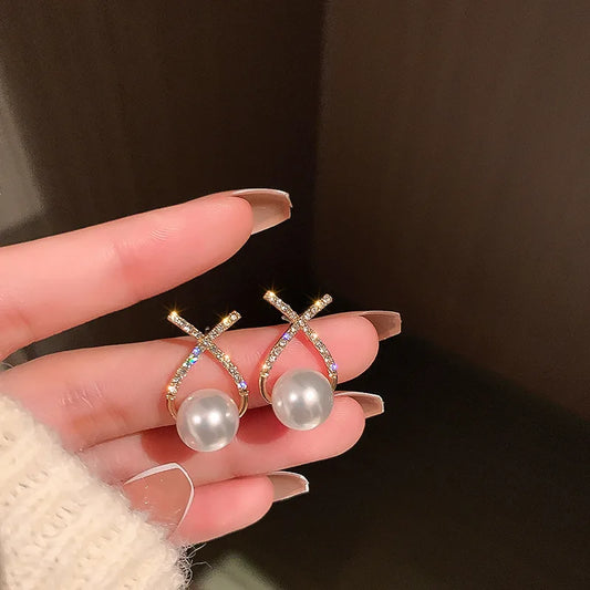 Elegantes Aretes de Perlas Simuladas para Mujer con Incrustaciones de Diamantes - Pendientes de Estilo Letra X para Fiesta y Boda 2023