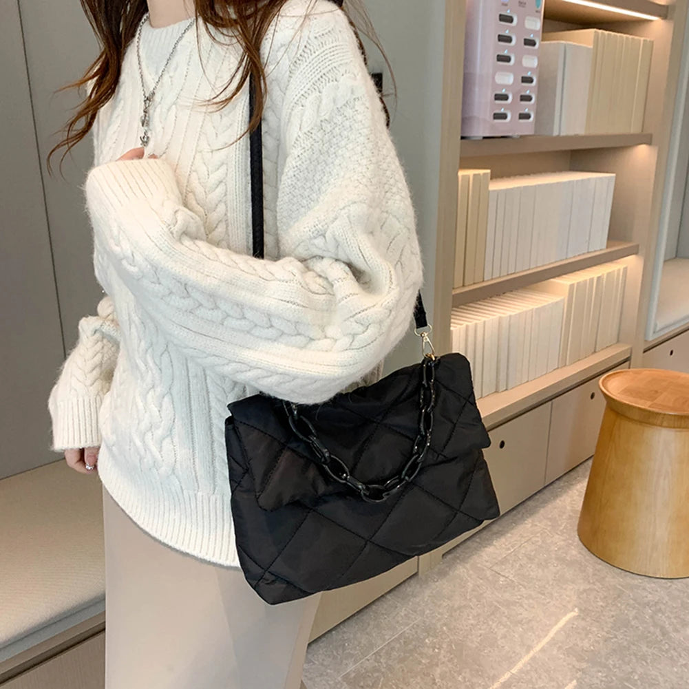 Bolso Cuadrado de Gran Capacidad para Mujer – Bolsa Cruzada Casual con Cadena, Cuero Acolchado, Perfecta para Invierno y Compras