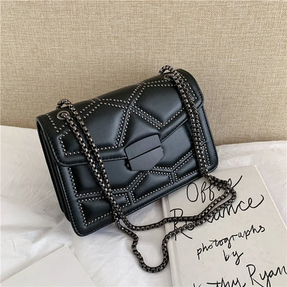 Yogodlns Vintage Rivet Chain Shoulder Bag: Bolso Cruzado de PU con Estilo Elegante