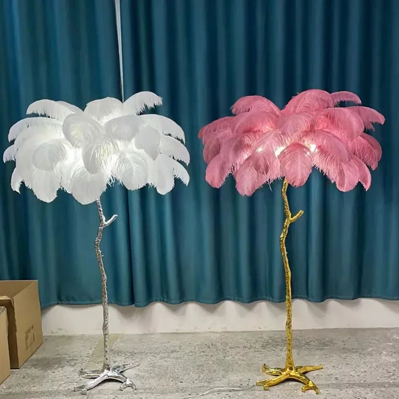 Lámpara de Pie LED con Plumas de Avestruz Nórdica, Resina y Cobre – Decoración para Sala, Dormitorio o Mesita de Noche