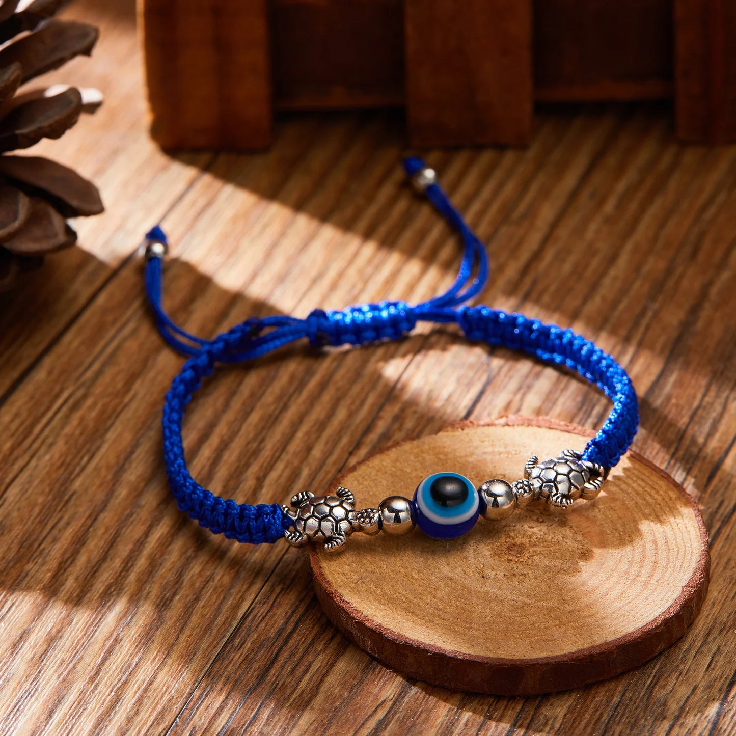 Pulsera de Protección Turca con Ojo de Demonio – Pulsera de la Suerte para Hombre y Mujer, Tejida a Mano en Rojo, Negro y Azul