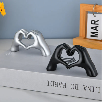 Estatua de Mano de Corazón en Dorado - Decoración Moderna para Dormitorio y Oficina