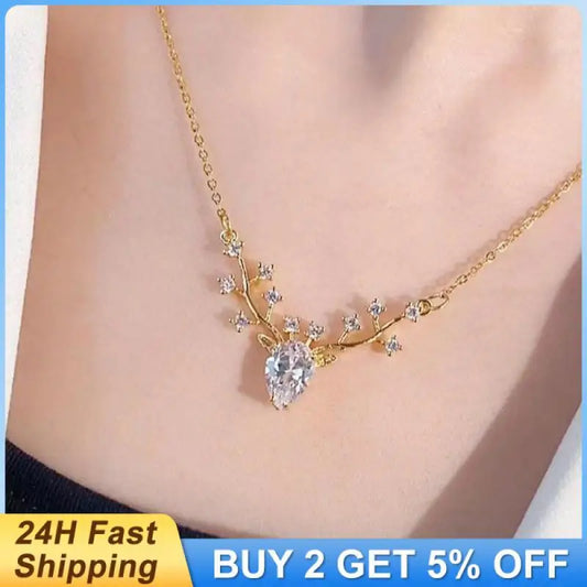 Collar de Alce Pequeño para Mujer - Joyería de Alta Gama con Colgante de Diamantes de Imitación