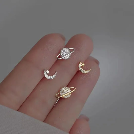 Pendientes Asimétricos de Estrella y Luna con Zirconia - Plata 925 para Piercing Tragus y Cartílago