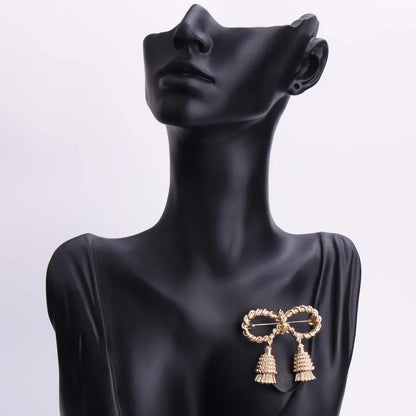 Broche Clásico de Acrílico y Aleación de Zinc para Mujer - Accesorio de Moda con Tema de Belleza