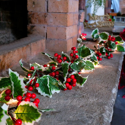 Guirnalda Navideña de Acebo Artificial con Bayas – Decoración de 1.8M para Árboles de Navidad y Hogar