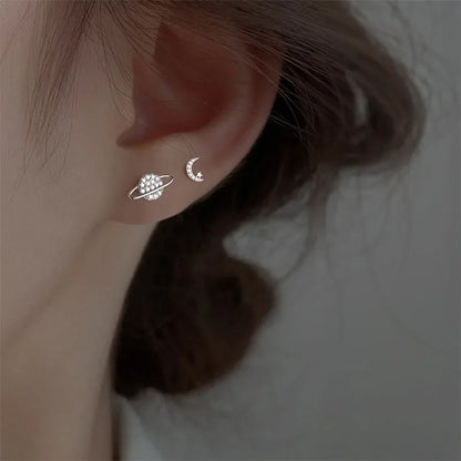 Pendientes Asimétricos de Estrella y Luna con Zirconia - Plata 925 para Piercing Tragus y Cartílago