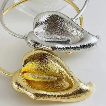 Collar Gargantilla Abierta Exagerada 2024 con Forma de Flor Metálica, Grueso y Plegado, para Mujer y Niña - Joyería Vintage para Fiestas