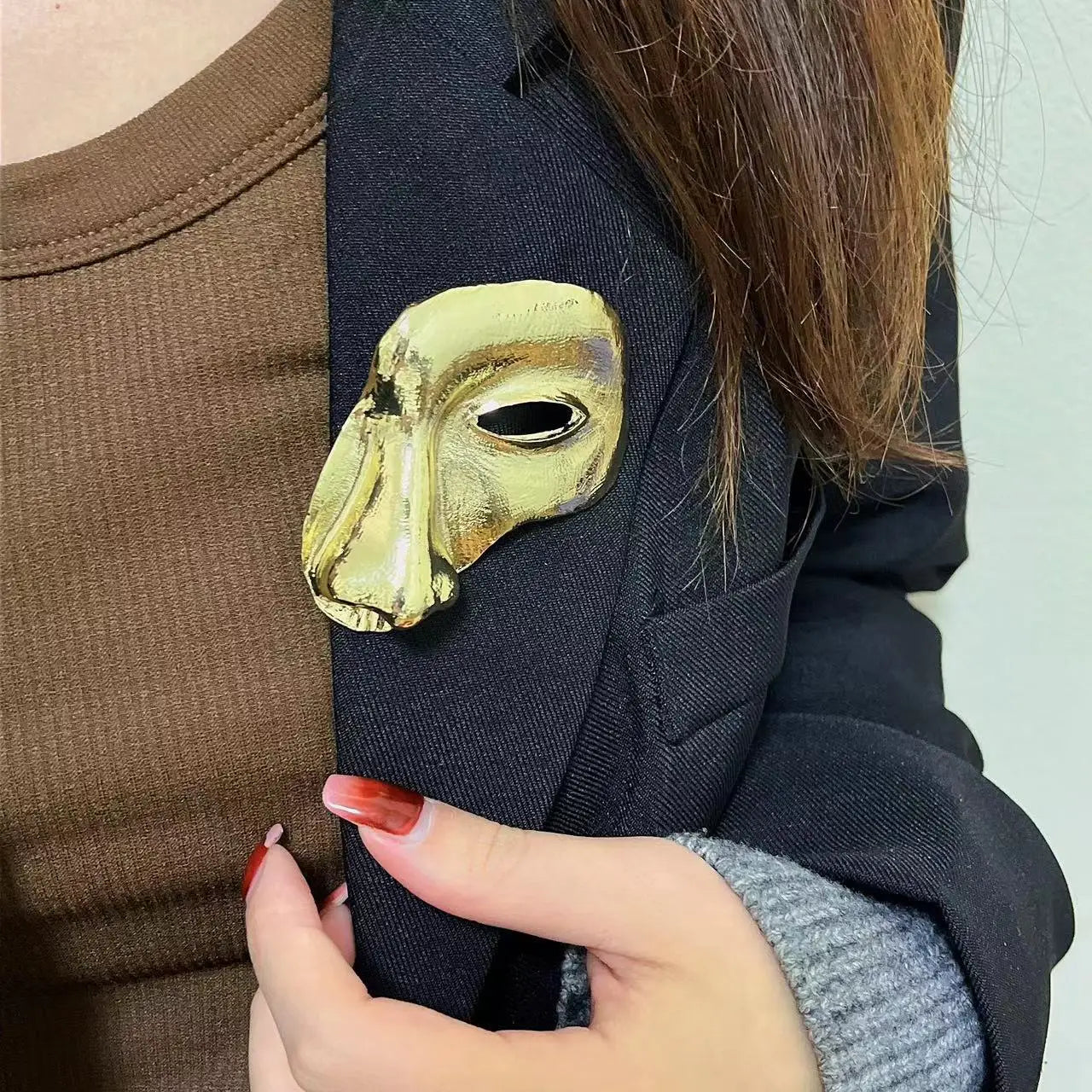 Goth Unisex Half Face Mask Lips Metal BroocMáscara Gótica Unisex con Broche de Metal en Forma de Labios para Mujer y Hombre, Accesorio Punk Hip Hop, Regalo de Joyería Vintagehs for Women Men Hip Hop Punk Pins Accessory Vintage Jewelry Gift