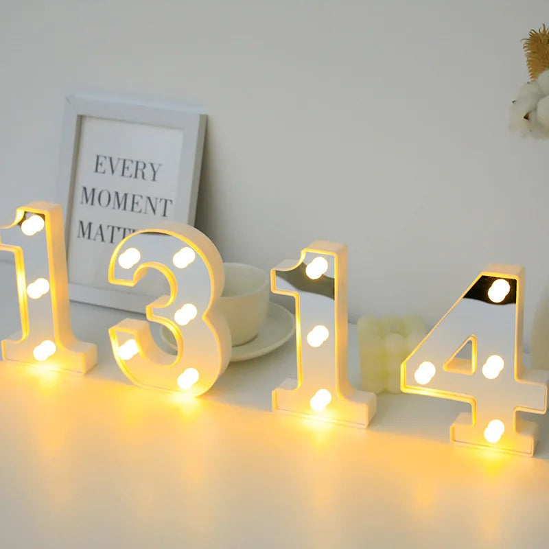Lámpara de Letras LED Plateadas de 16cm - Decoración para Hogar, Bodas, Cumpleaños y Propuestas Románticas