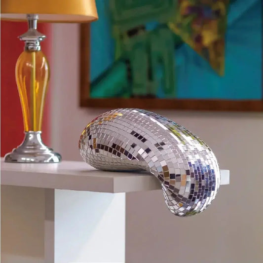 Decoración con Esfera Disco Derretida - Escultura Moderna para un Hogar Maximalista