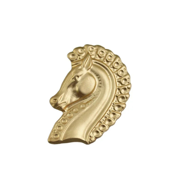 Broche Clásico de Acrílico y Aleación de Zinc para Mujer - Accesorio de Moda con Tema de Belleza