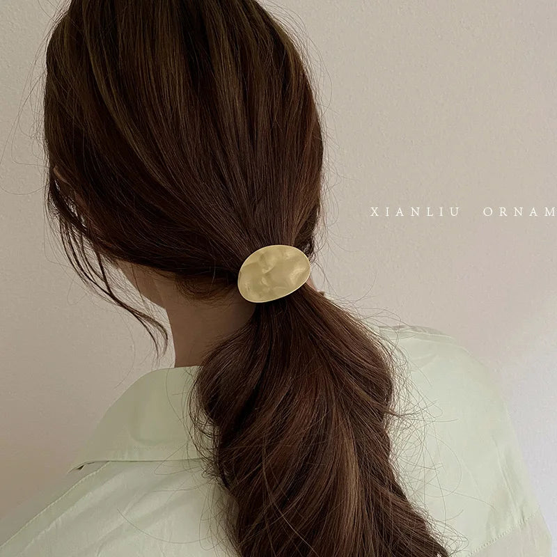 Elástico de Cabello Metálico Liso – Accesorio de Moda para Mujeres y Niñas