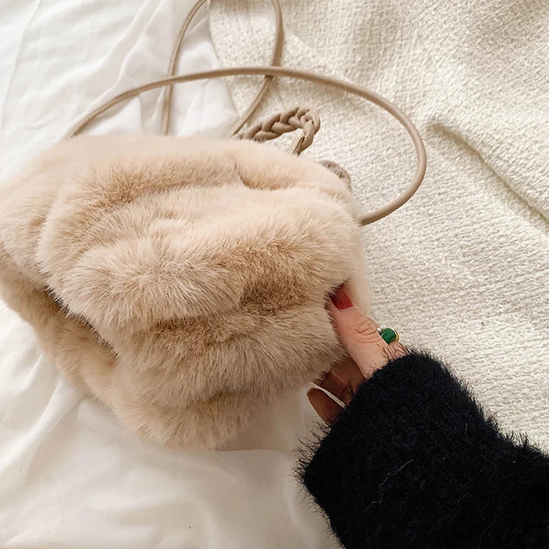 Bolso de hombro de felpa para mujer, bandolera plisada de piel sintética cálida, bolso Hobos, Bolso pequeño dulce, moda de otoño e invierno