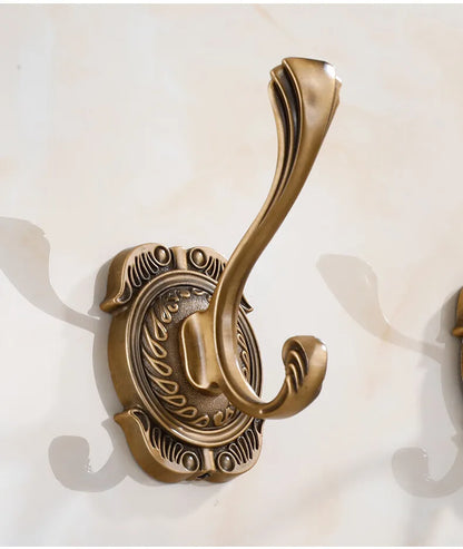 Ganchos de Metal para Colgar Toallas - Soporte Decorativo para Baño, Ropa y Accesorios