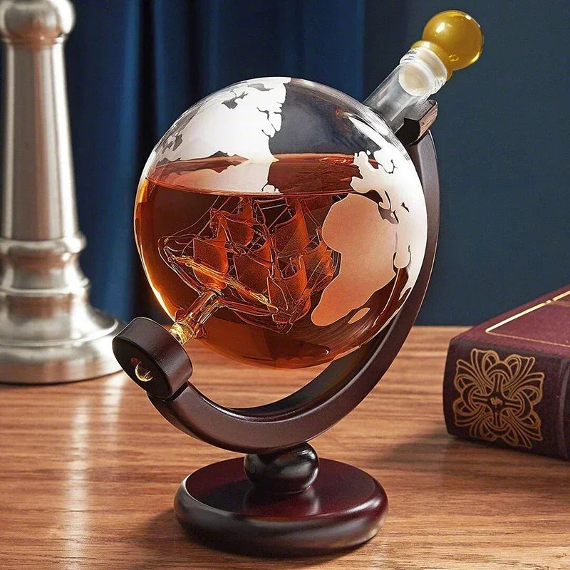 Juego de decantador de globo creativo con jarra sin plomo, soporte de madera y 2 vasos de whisky