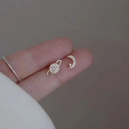 Pendientes Asimétricos de Estrella y Luna con Zirconia - Plata 925 para Piercing Tragus y Cartílago