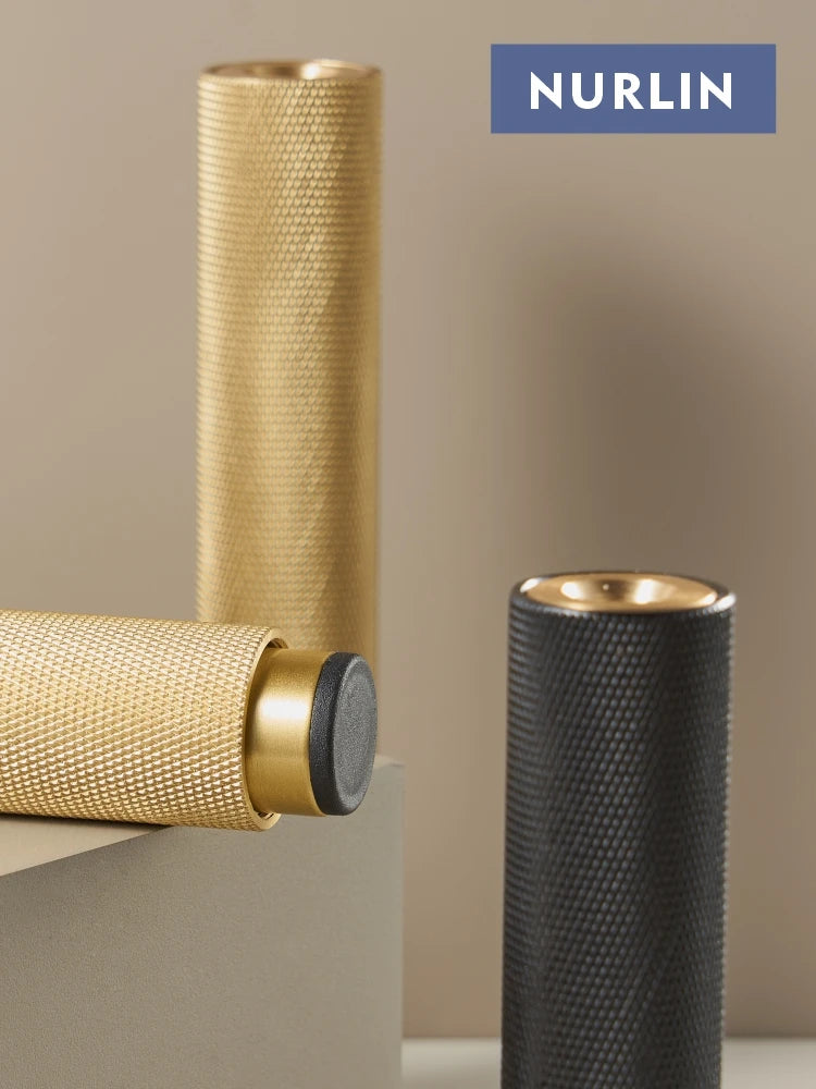 Pies de Gabinete Ajustables Nurlin – Diseño de Corte de Diamante Moleteado en Latón, Patas de Mueble Firmemente Apoyadas en Negro y Oro