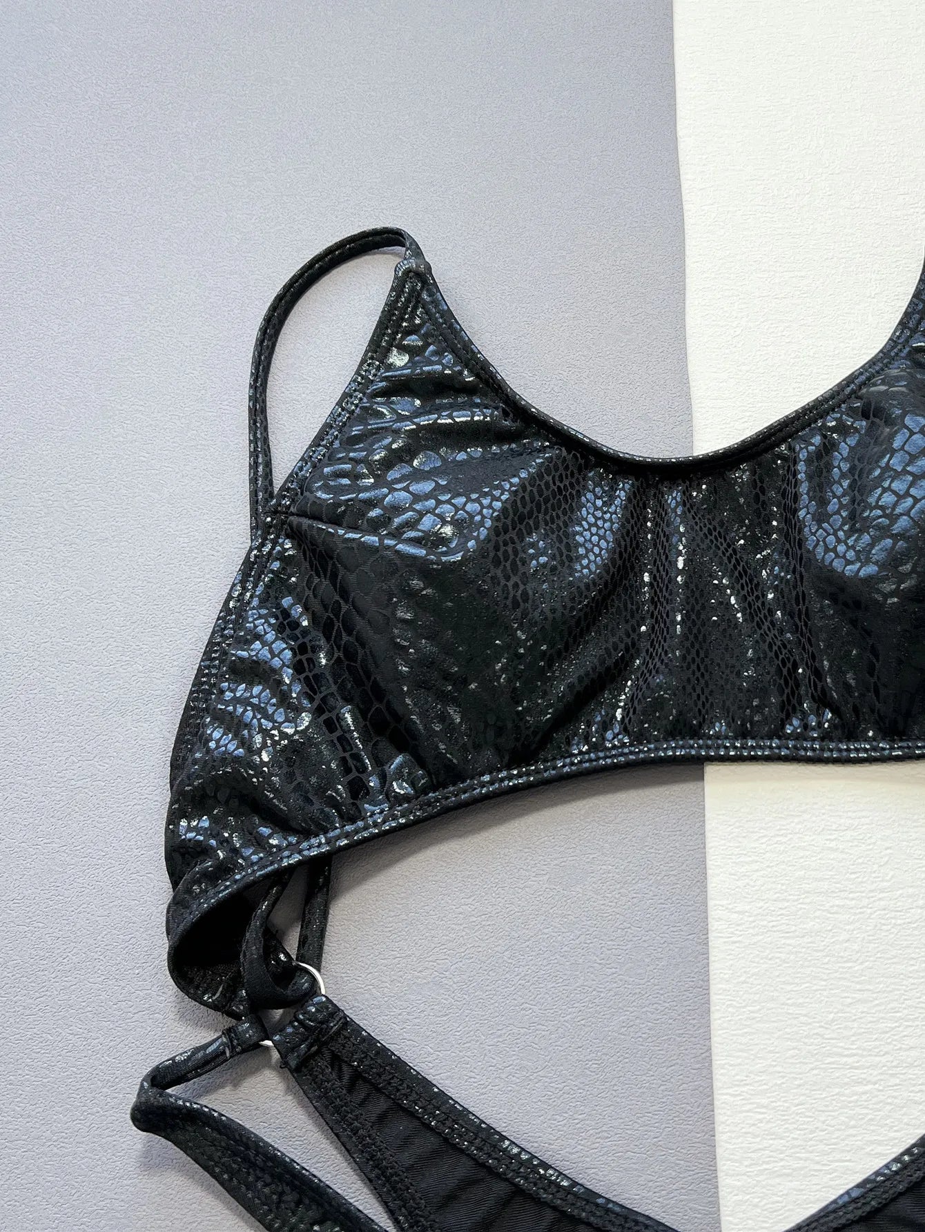 Bañador de Una Pieza para Mujer con Estampado de Serpiente Negro y Efecto Metálico - Traje de Baño Hollow Espalda Descubierta