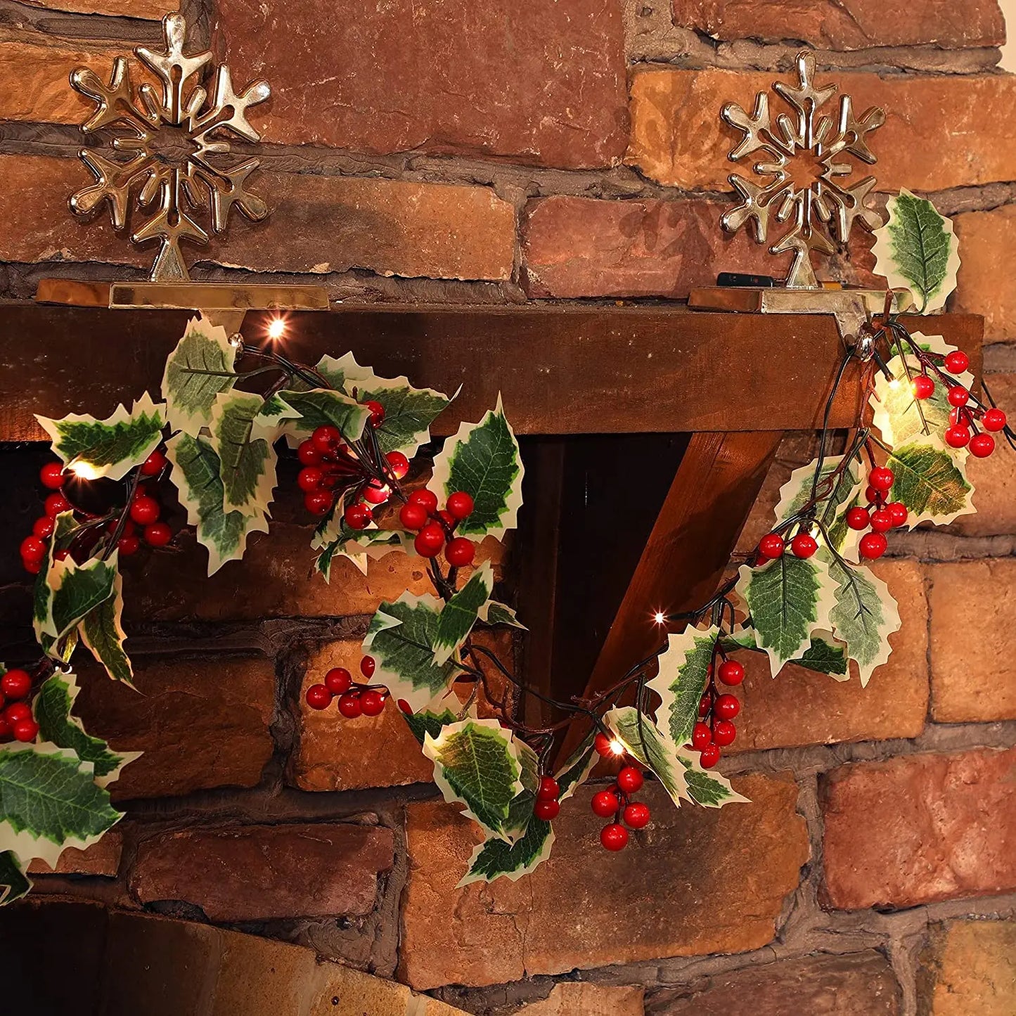 Guirnalda Navideña de Acebo Artificial con Bayas – Decoración de 1.8M para Árboles de Navidad y Hogar