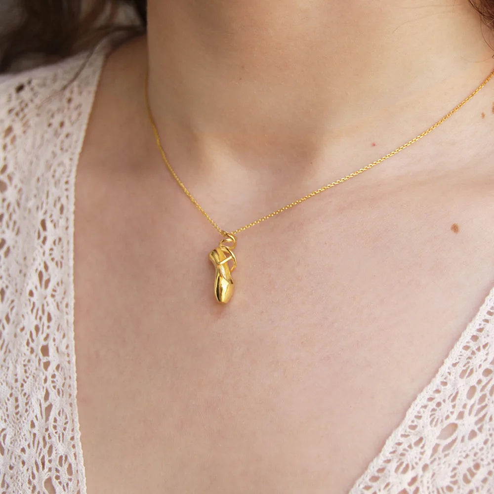 Collar con Colgante en Forma de Zapatilla de Ballet: Encanto y Personalidad para Mujeres y Niñas, Elegante Gargantilla de Zapatos de Baile de Acero Inoxidable, Regalo de Graduación