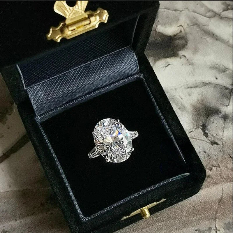 Anillo Ovalado de Diamantes de Laboratorio en Plata de Ley 925 - Joyería de Lujo para Compromiso y Boda