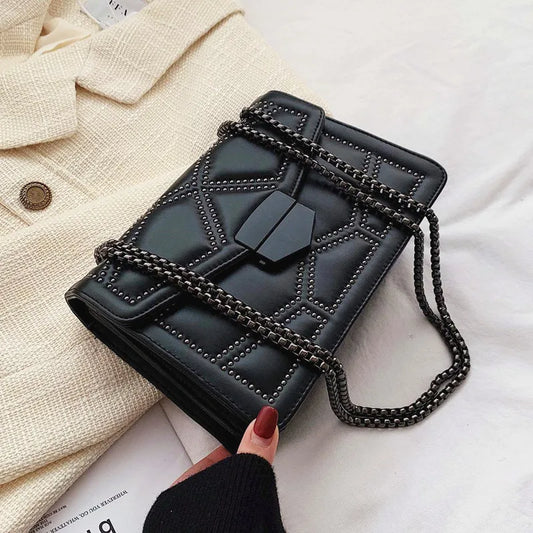Yogodlns Vintage Rivet Chain Shoulder Bag: Bolso Cruzado de PU con Estilo Elegante