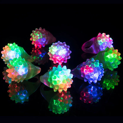 Anillos Luminosos LED de Luz Colorida - Anillos de Fresa Brillantes para Fiestas, Juguetes de Luces Interactivas y Accesorios de Celebración Glow in The Dark