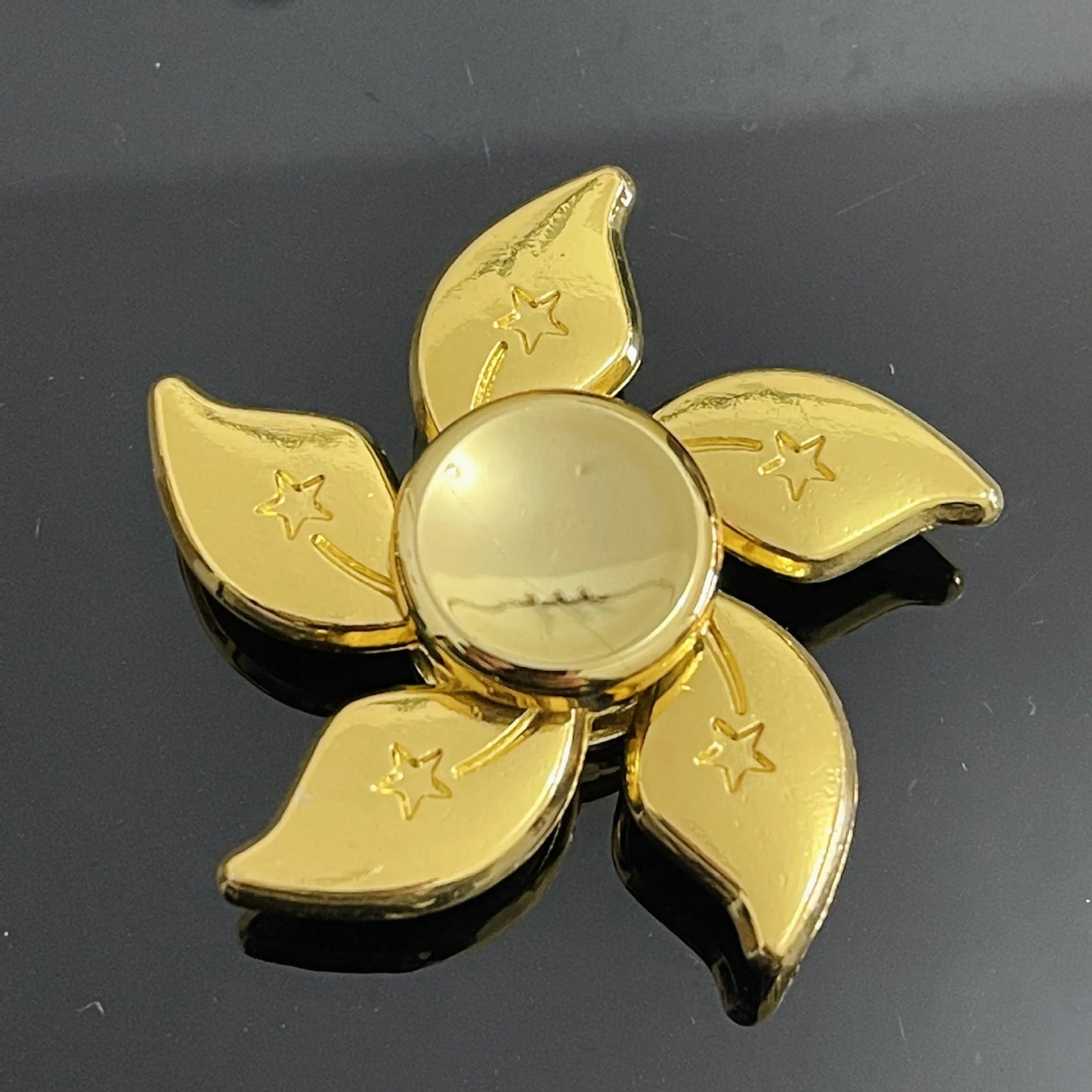 Spinner de Dedo Fresco de Metal para Niños y Adultos - Juguete de Descompresión para Aliviar el Estrés en Color Latón Antiguo
