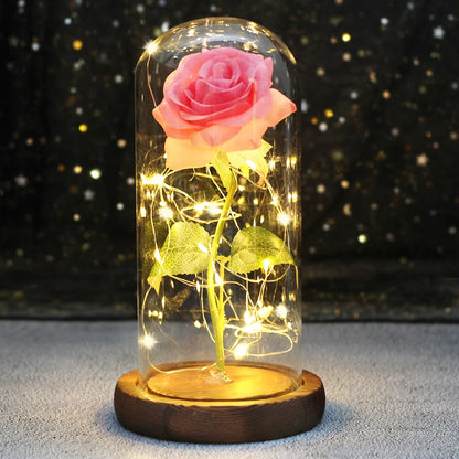 La Rosa LED Encantada Galáctica para Bodas es una hermosa pieza decorativa que combina una cúpula de vidrio con luces LED para crear una atmósfera romántica. Aquí tienes algunas características y especificaciones clave: