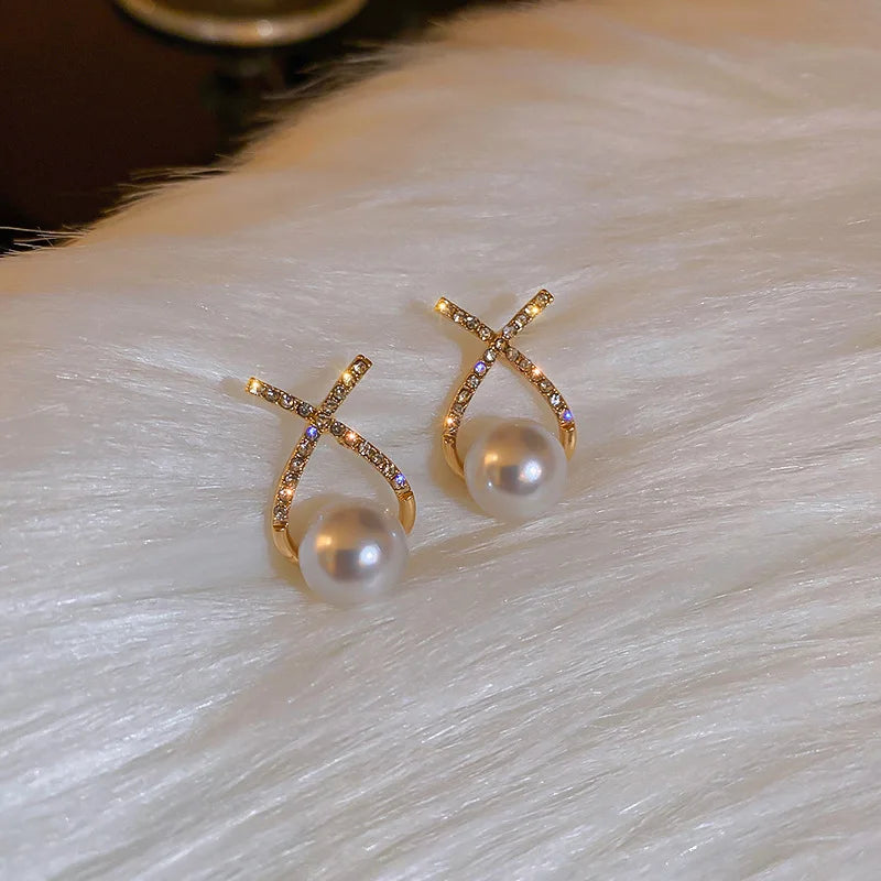 Elegantes Aretes de Perlas Simuladas para Mujer con Incrustaciones de Diamantes - Pendientes de Estilo Letra X para Fiesta y Boda 2023