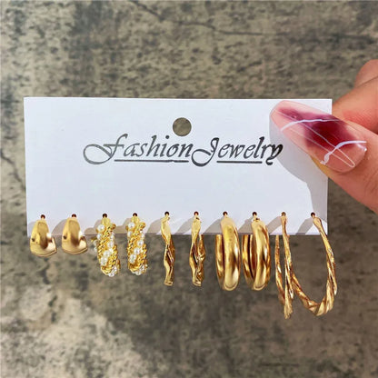Conjunto de Aretes Dangle de Color Dorado Modyle - Aretes de Mariposa Acrílicos Huecos y Aros en Forma de Corazón para Mujeres