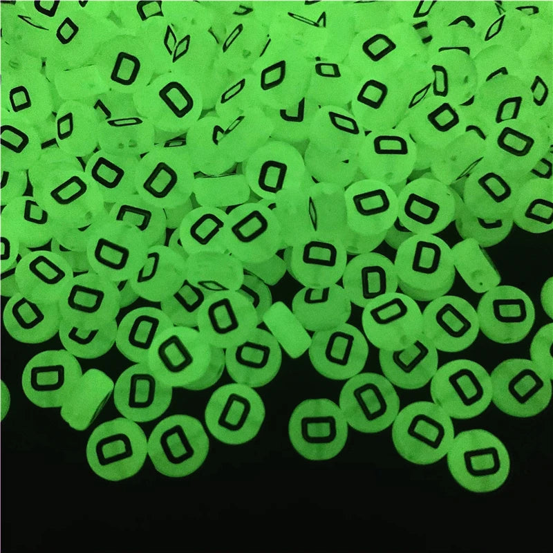 100 Piezas de Perlas Luminiscentes de 7mm - Letras del Alfabeto en Forma Ovalada para Joyería DIY, Pulseras y Collares