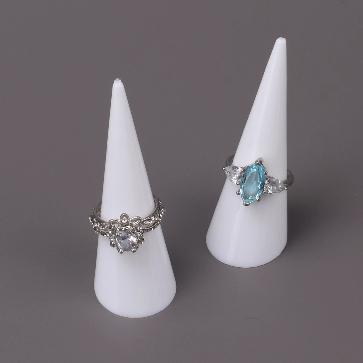 Soporte de Exhibición de Anillo Cónico de Acrílico Transparente - Almacenamiento Elegante para Joyas