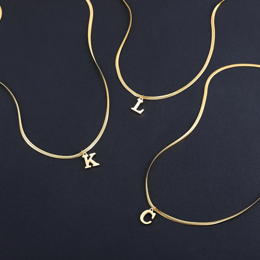 Collar con colgante de acero inoxidable chapado en oro del alfabeto de A-Z para mujer, cadena de serpiente con letra inicial, collares de clavícula, joyería para el cuello