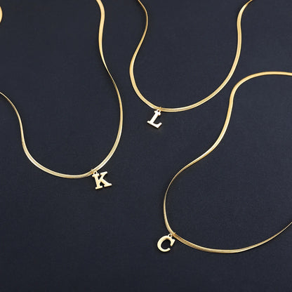 Collar con colgante de acero inoxidable chapado en oro del alfabeto de A-Z para mujer, cadena de serpiente con letra inicial, collares de clavícula, joyería para el cuello
