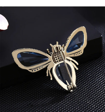 Broche de Abeja de Lujo  - Ramillete de Cristales Coloridos, Accesorio de Moda para Mujer