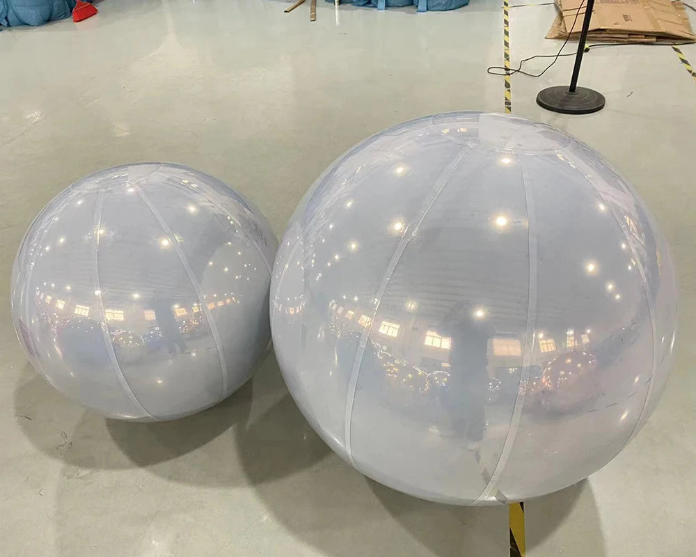 Transforma tu celebración con nuestra Bola de Espejo Inflable Colgante Gigante. Perfecta para bodas y decoraciones de jardín, esta esfera colorida sellada añade un toque mágico a cualquier evento.