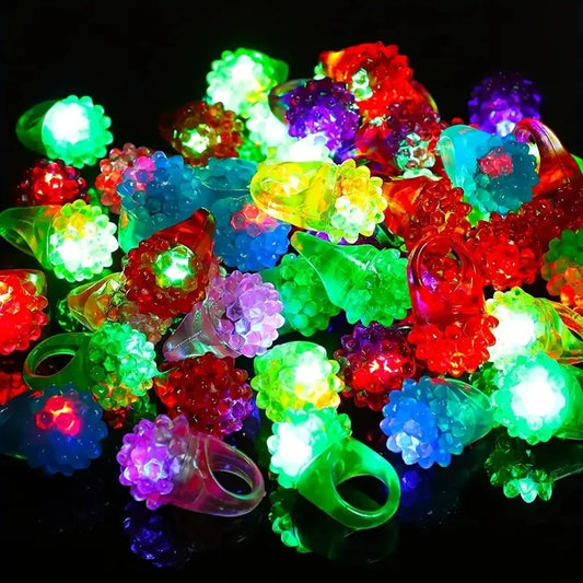 Anillos Luminosos LED de Luz Colorida - Anillos de Fresa Brillantes para Fiestas, Juguetes de Luces Interactivas y Accesorios de Celebración Glow in The Dark