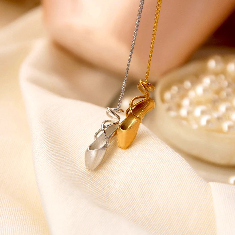 Collar con Colgante en Forma de Zapatilla de Ballet: Encanto y Personalidad para Mujeres y Niñas, Elegante Gargantilla de Zapatos de Baile de Acero Inoxidable, Regalo de Graduación