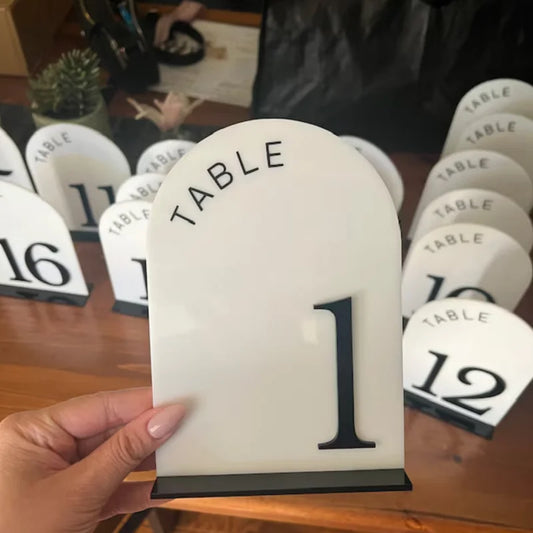 Números de Mesa Acrílicos Blancos con Arco - Personalizados para Bodas, Decoración de Mesa, Señalización de Bodas