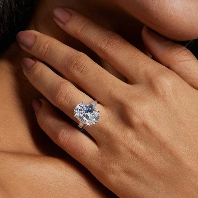 Anillo Ovalado de Diamantes de Laboratorio en Plata de Ley 925 - Joyería de Lujo para Compromiso y Boda