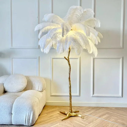 Lámpara de Pie LED con Plumas de Avestruz Nórdica, Resina y Cobre – Decoración para Sala, Dormitorio o Mesita de Noche