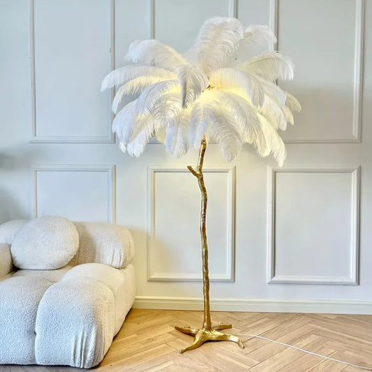 Lámpara de Pie LED con Plumas de Avestruz Nórdica, Resina y Cobre – Decoración para Sala, Dormitorio o Mesita de Noche
